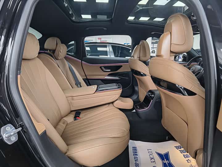 Photo 9 - Mercedes-Benz E-Class