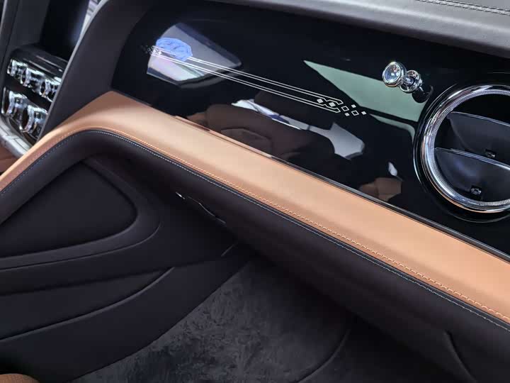 Фото 9 - Bentley Bentayga