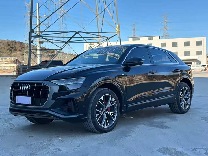 Фото 2 - Audi Q8