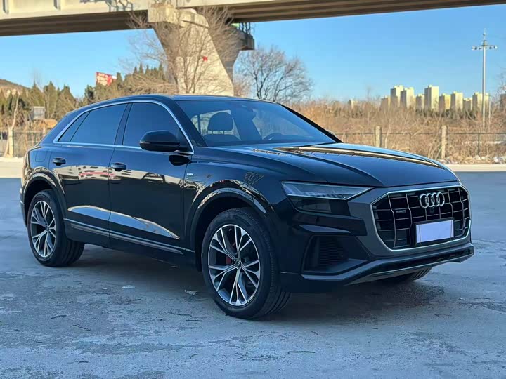Фото 3 - Audi Q8