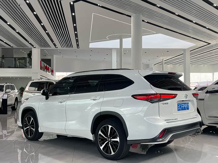 Фото 3 - Toyota Crown Kluger