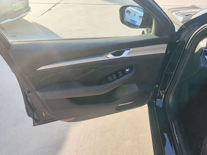 Фото 8 - Geely Preface