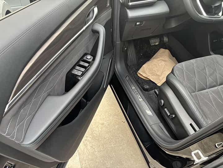 Photo 4 - Geely Monjaro