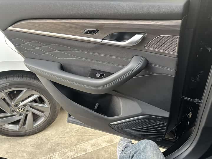 Photo 5 - Geely Monjaro