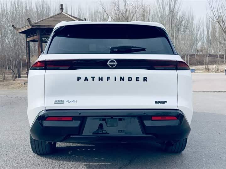 Photo 4 - Nissan Pathfinder