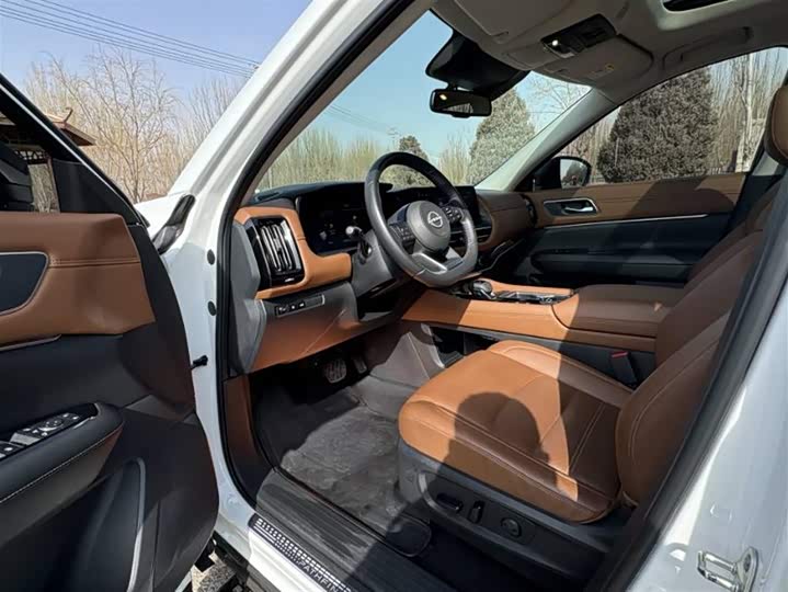 Photo 7 - Nissan Pathfinder