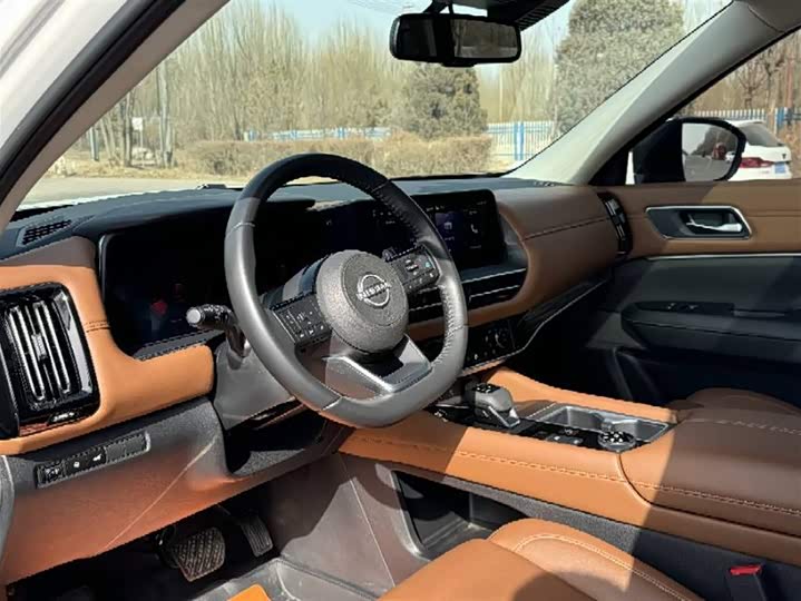 Photo 9 - Nissan Pathfinder