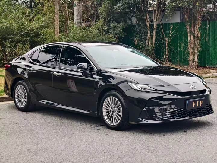 Фото 3 - Toyota Camry