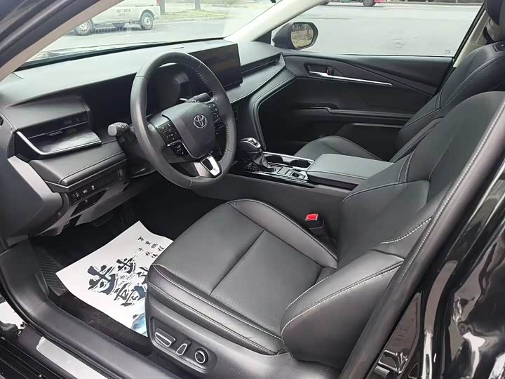 Фото 4 - Toyota Camry