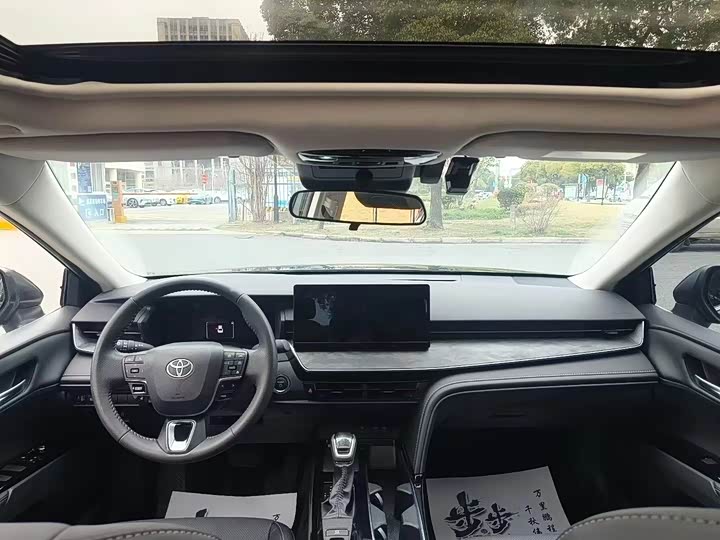 Фото 5 - Toyota Camry