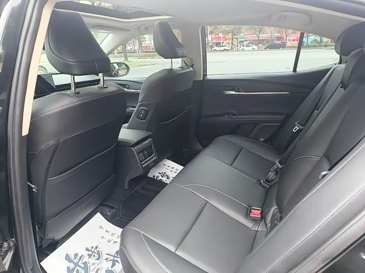 Фото 6 - Toyota Camry