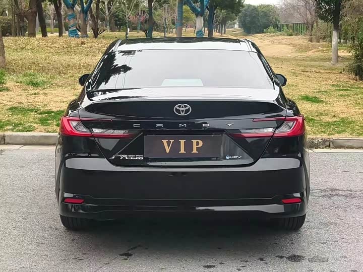 Фото 8 - Toyota Camry