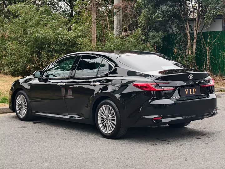 Фото 9 - Toyota Camry