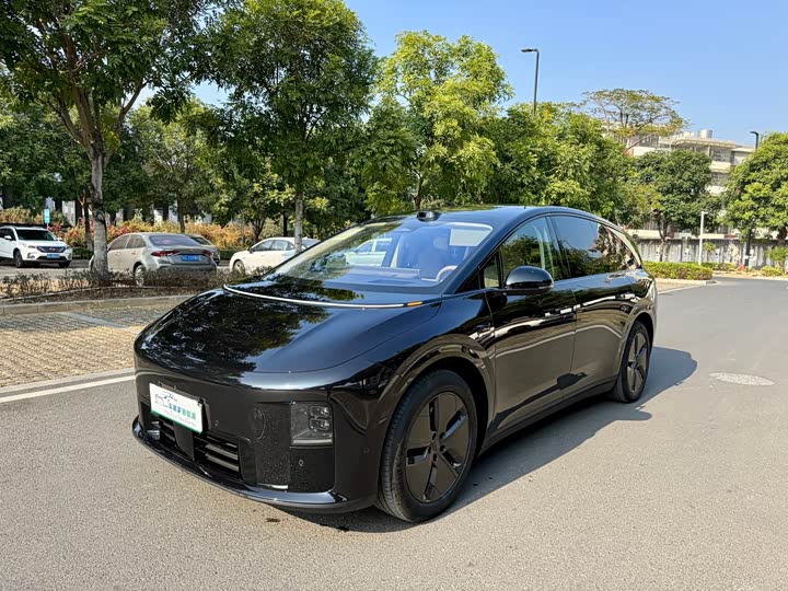 Фото 1 - LiXiang i8