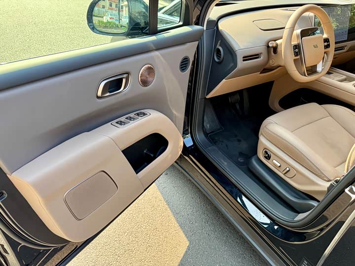 Фото 8 - LiXiang i8