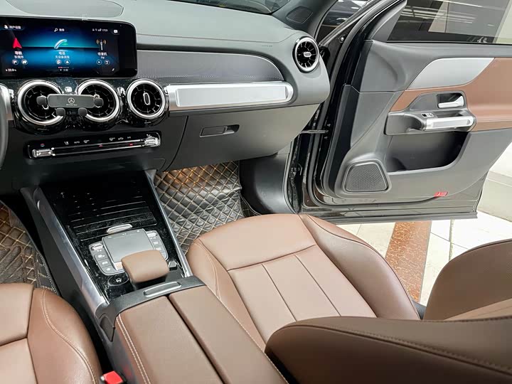 Фото 8 - Mercedes-Benz GLB-Class