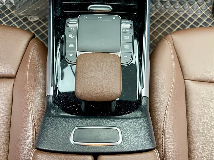 Фото 9 - Mercedes-Benz GLB-Class