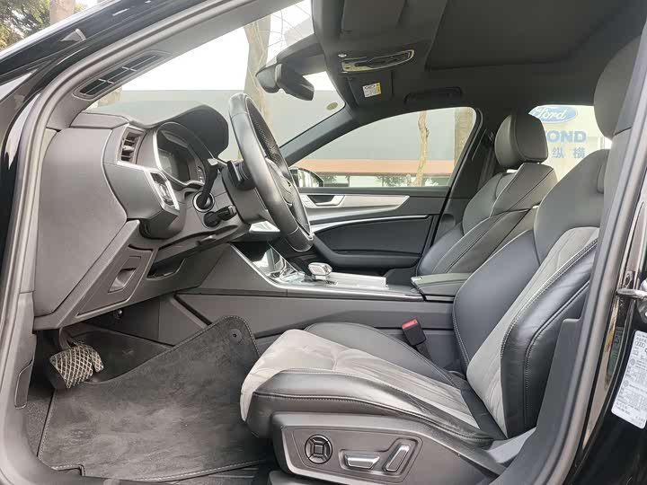 Фото 4 - Audi A6L