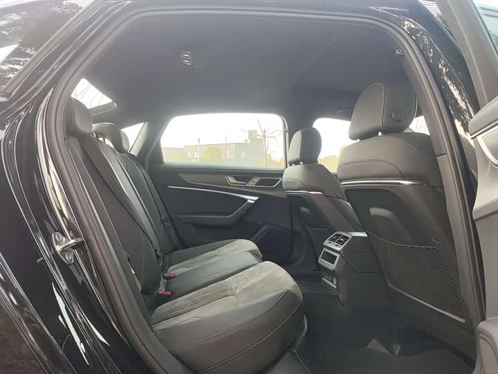 Фото 6 - Audi A6L