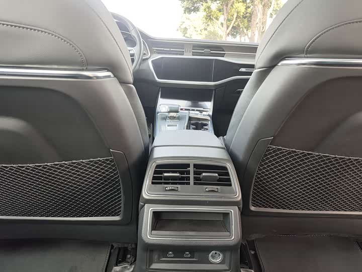 Фото 8 - Audi A6L