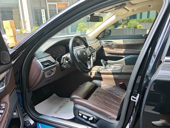 Фото 7 - BMW 7 Series