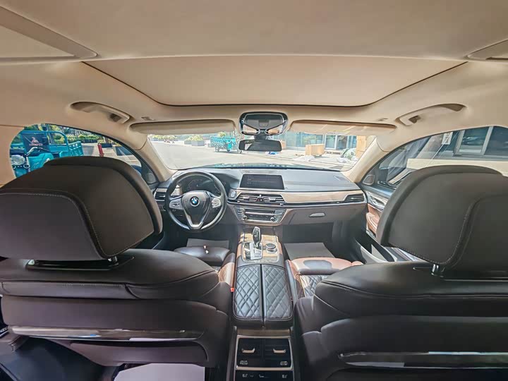 Фото 9 - BMW 7 Series