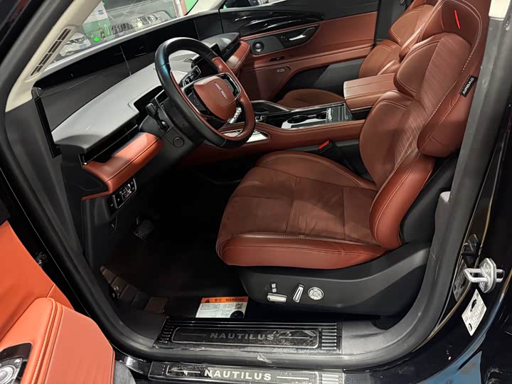 Фото 4 - Lincoln Nautilus