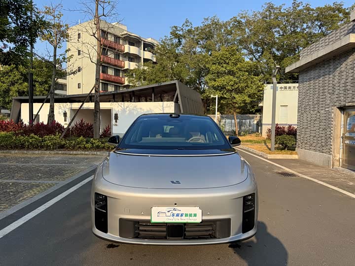 Фото 2 - LiXiang i6