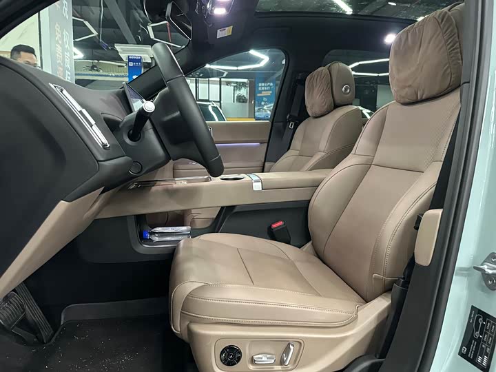 Photo 9 - LiXiang L6