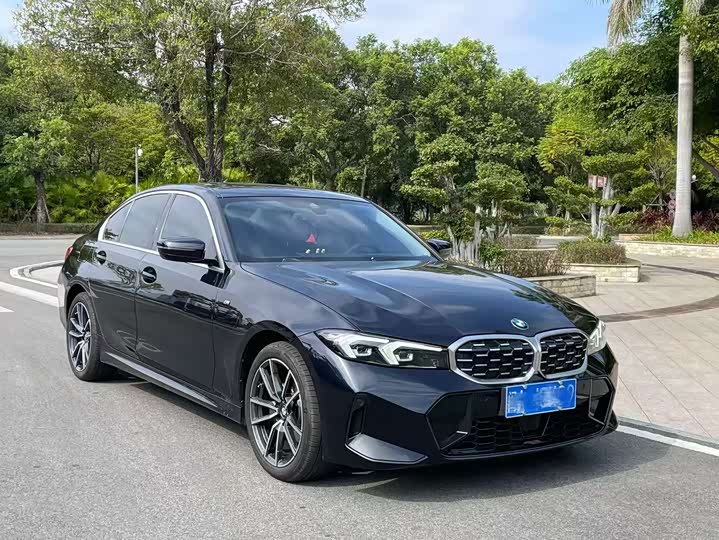 Photo 3 - BMW 3 Series