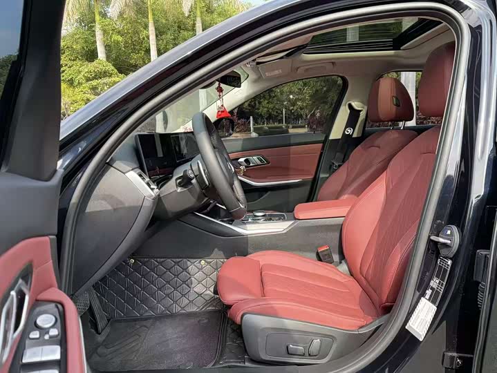 Photo 5 - BMW 3 Series