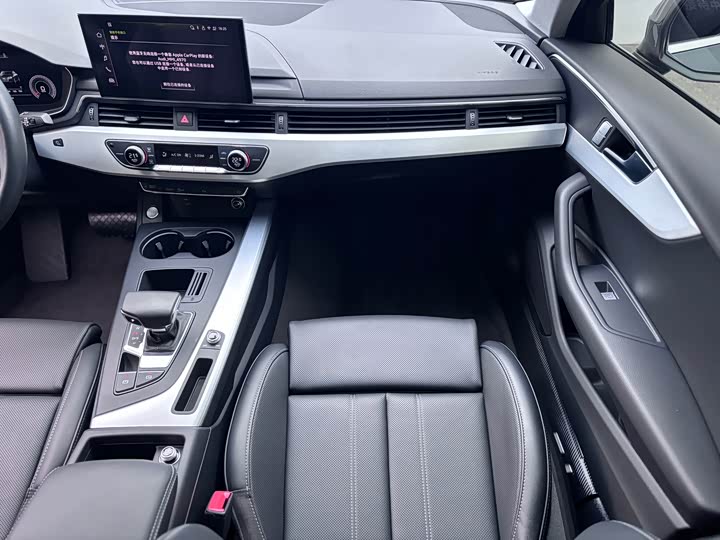 Фото 8 - Audi A4L