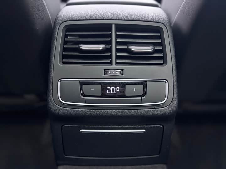 Фото 9 - Audi A4L