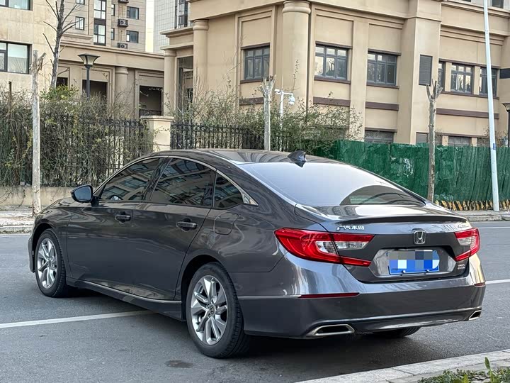 Photo 5 - Honda Accord