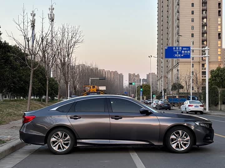 Photo 6 - Honda Accord