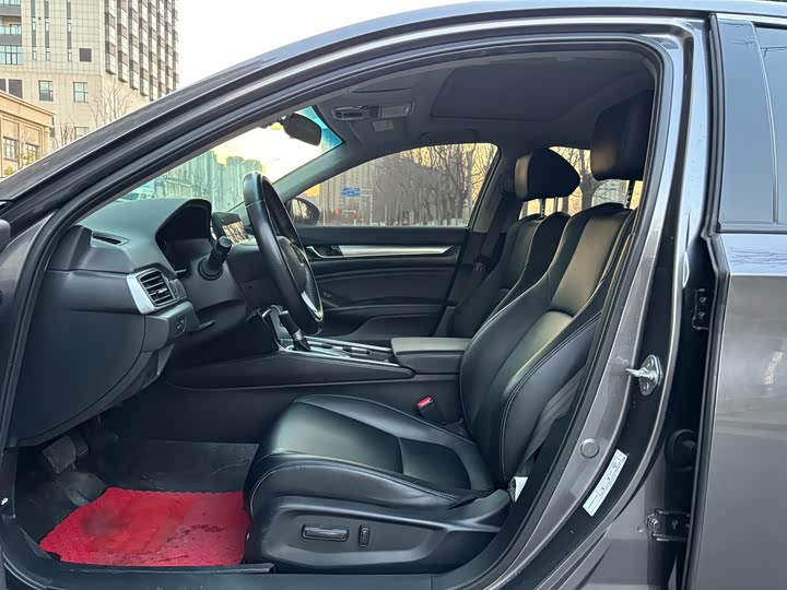 Photo 7 - Honda Accord