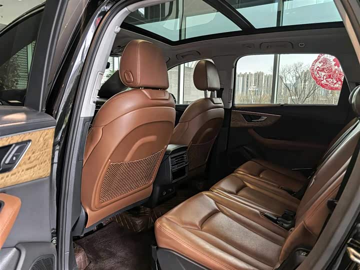 Фото 3 - Audi Q7