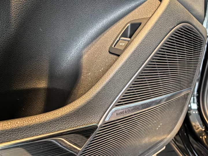 Фото 5 - Audi Q7