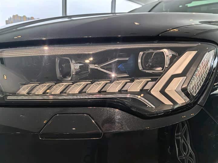 Фото 6 - Audi Q7