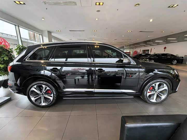 Фото 8 - Audi Q7