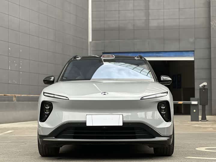 Фото 2 - Nio ES6