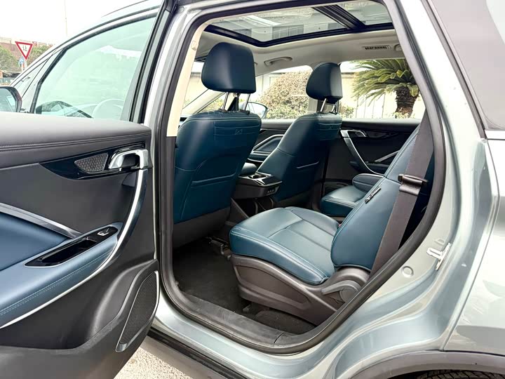 Фото 9 - Geely Jiaji