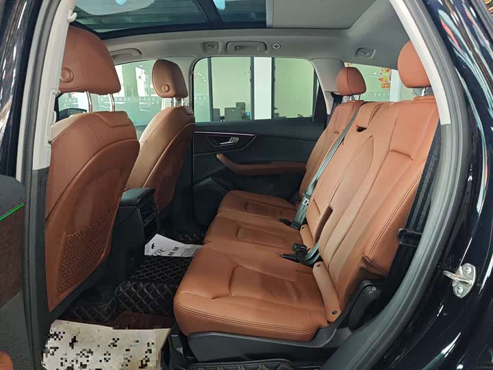 Фото 6 - Audi Q7