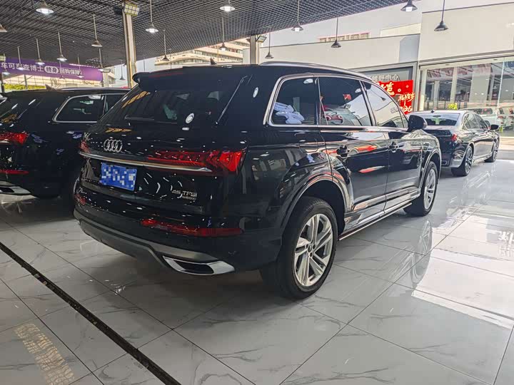 Фото 8 - Audi Q7