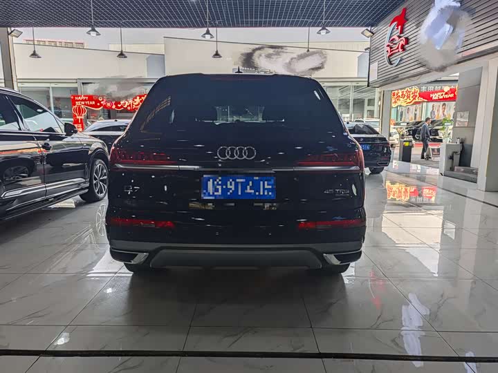 Фото 9 - Audi Q7