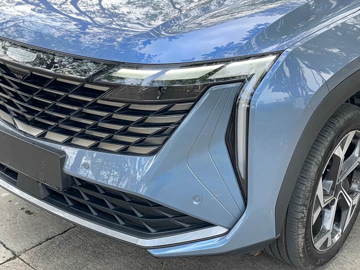 Фото 2 - Geely Atlas L