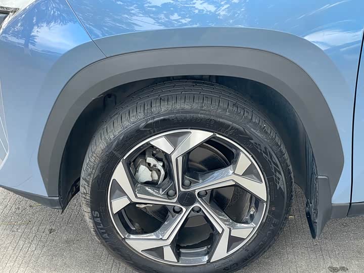 Фото 3 - Geely Atlas L