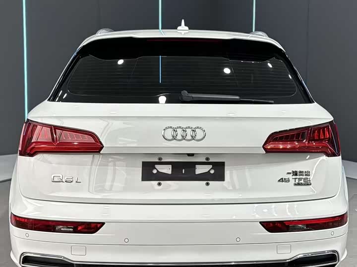 Фото 7 - Audi Q5L