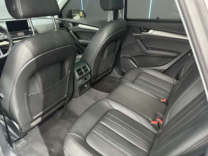 Фото 9 - Audi Q5L