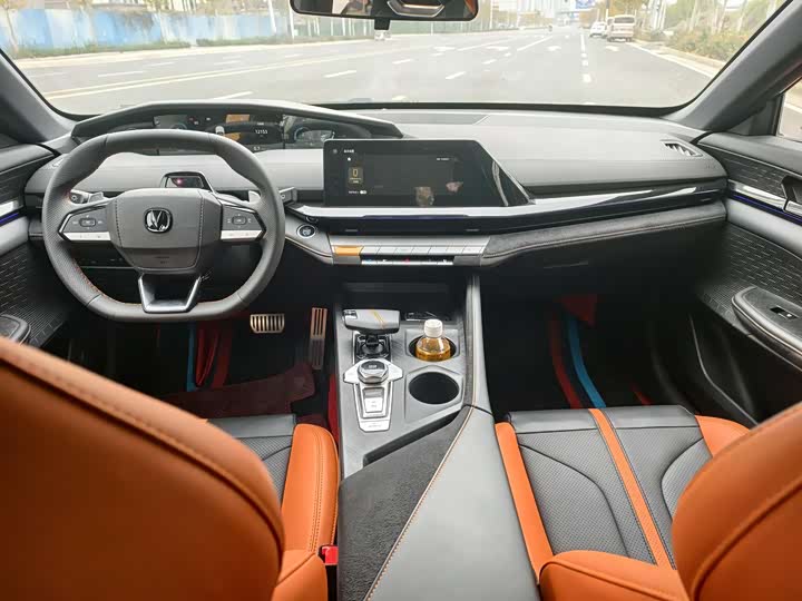 Фото 5 - Changan UNI-V